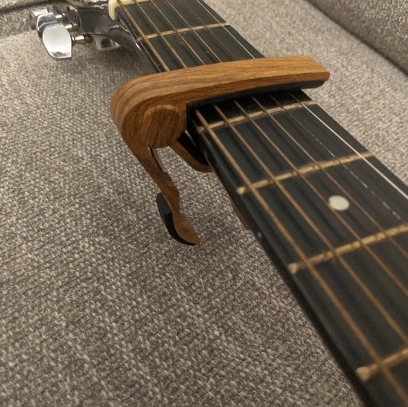 2/$15 NEW-Wooden Ukulele Capo For Tone Adjusting-Pitching Changing Music - Picture 3 of 3